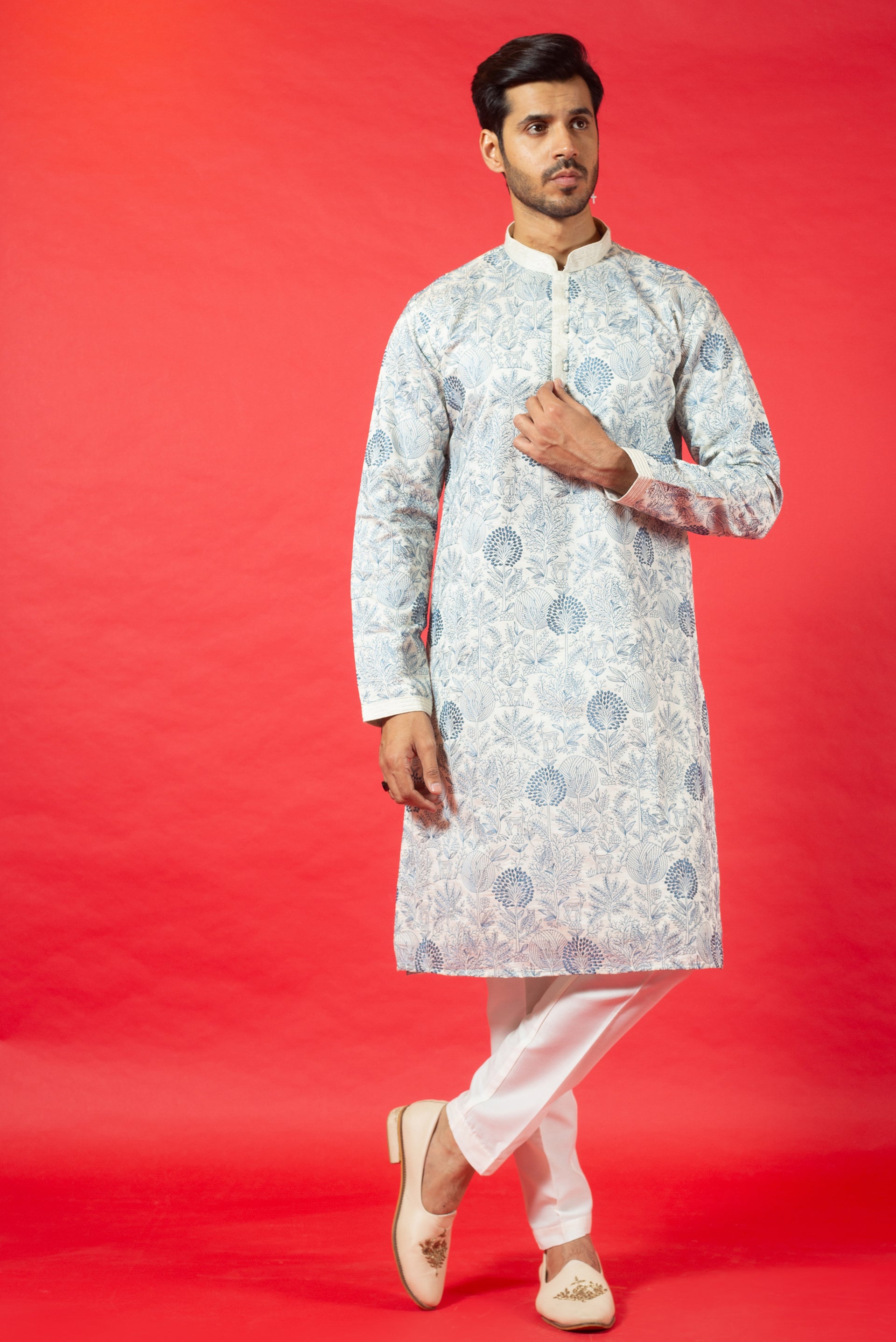 WHITE SILK KURTA SET WITH RESHAM EMBROIDERY