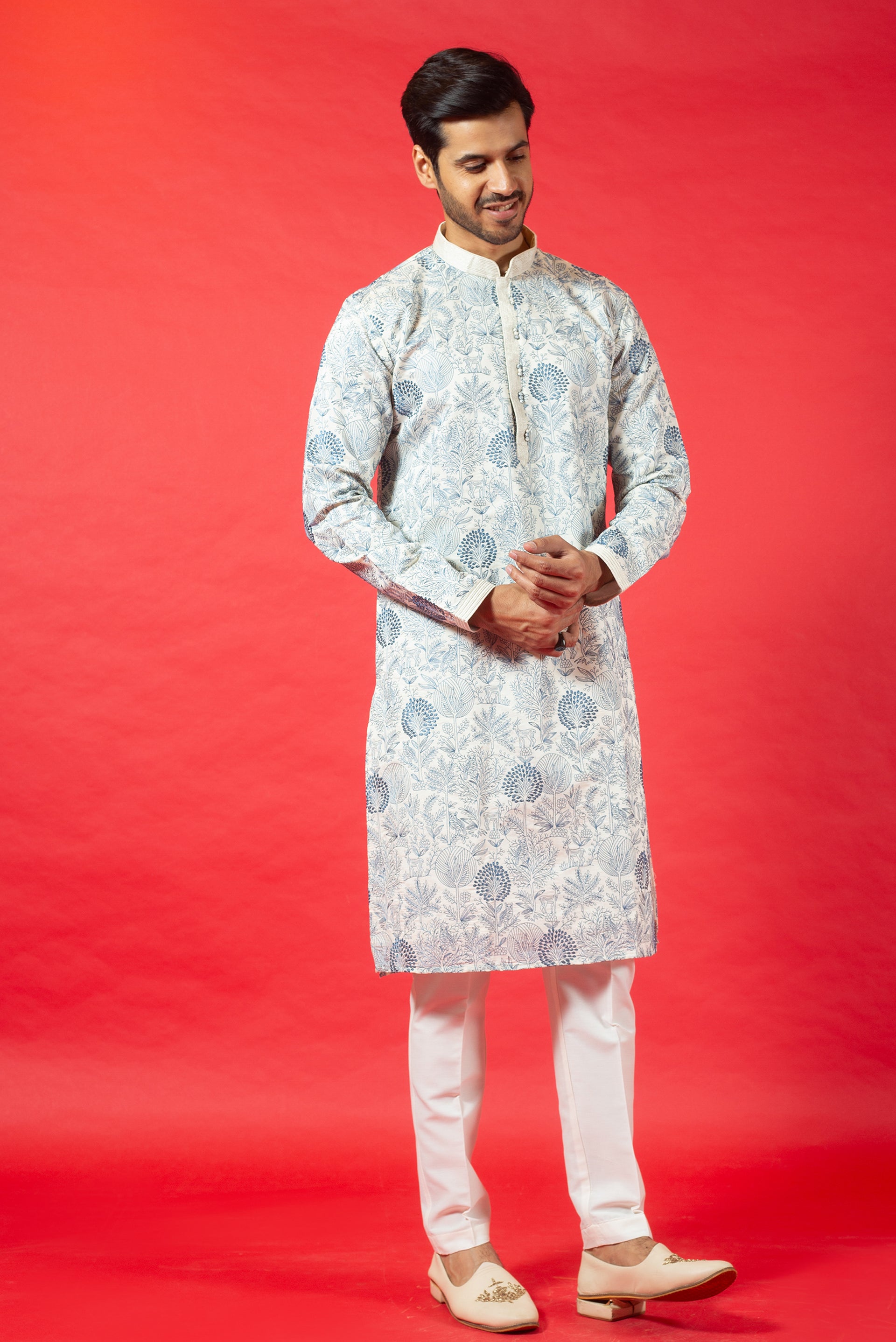WHITE SILK KURTA SET WITH RESHAM EMBROIDERY
